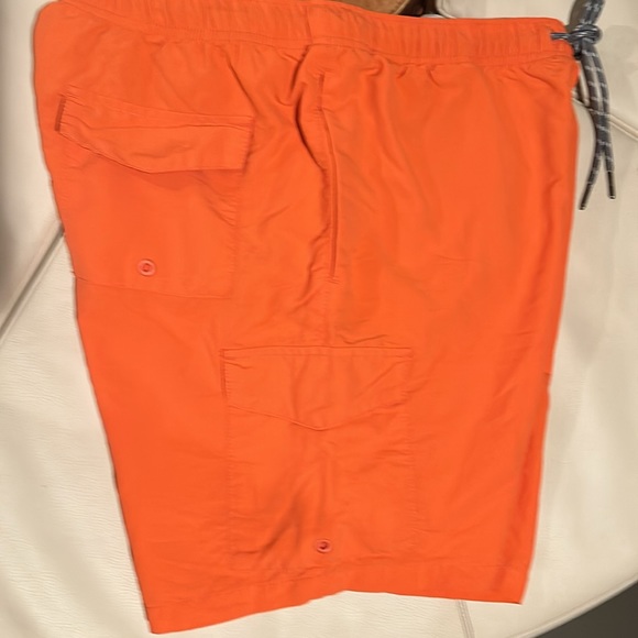 TOMMY BAHAMA Swimsuit trunks. LARGE - Picture 7 of 9